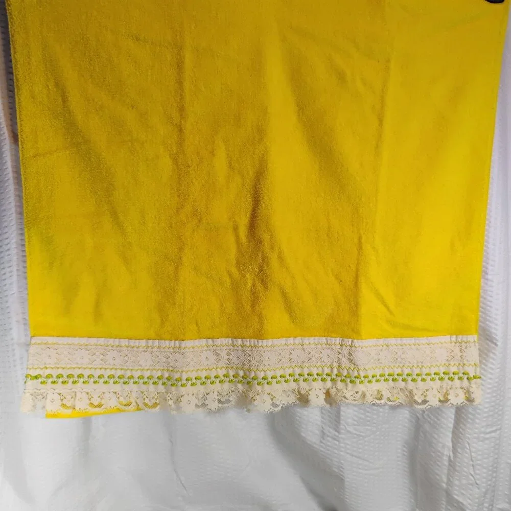 vintage St. Mary's brand bright yellow bath towel with lace accents circa 1970s